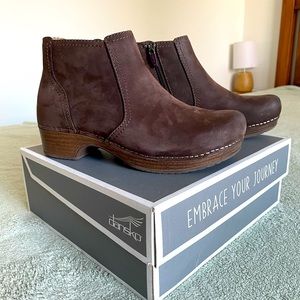 Dansko Barbara Burnished Nubuck shoes, Chocolate sz 37, NWT